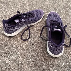 Size 7 Nike purple running sneakers woman